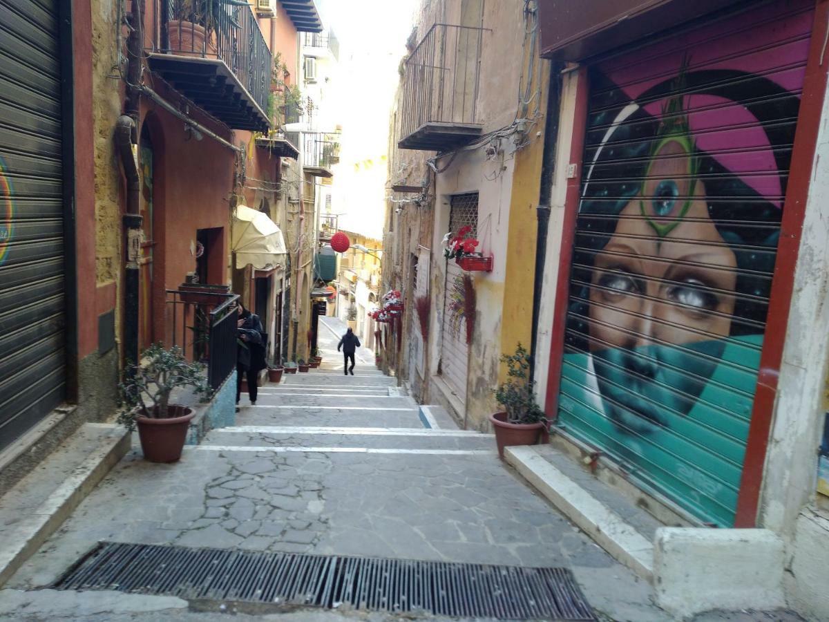 Una Scala Dal Centro Agrigent Exterior foto