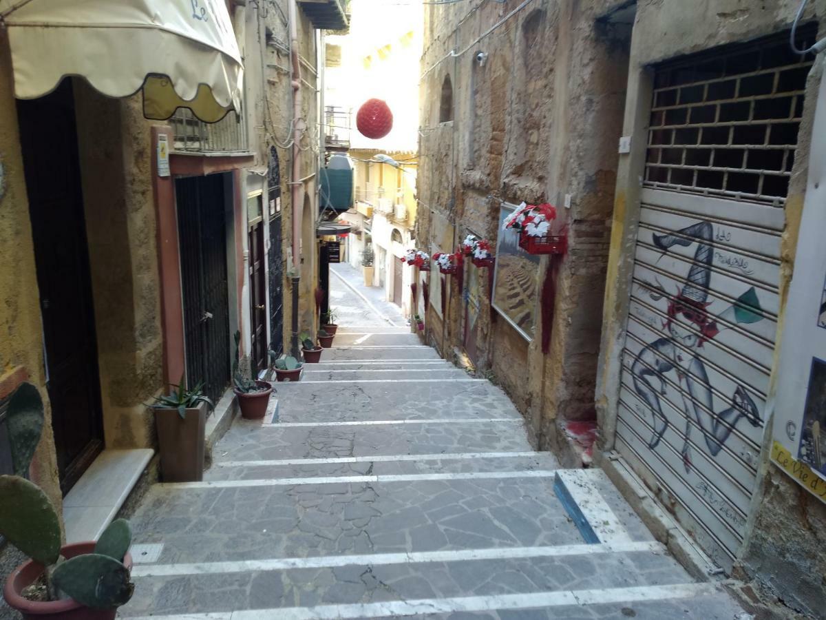 Una Scala Dal Centro Agrigent Exterior foto